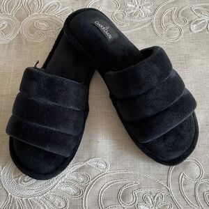 NWOT Cuddl Duds Black Puffy Velour Slide Slippers Women's Size 7-8